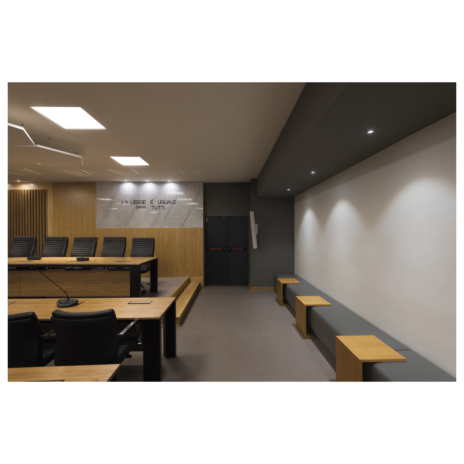 PANEL V 625 34 W 830/840 UGR - SLV | Bellalite